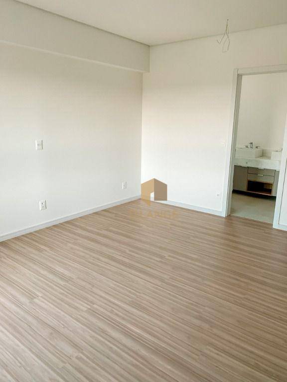 Apartamento à venda com 3 quartos, 185m² - Foto 28