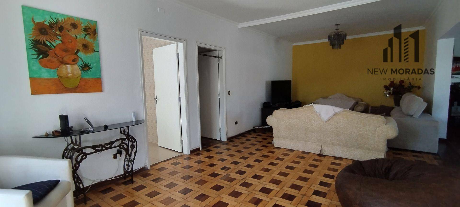 Casa à venda com 4 quartos, 200m² - Foto 2