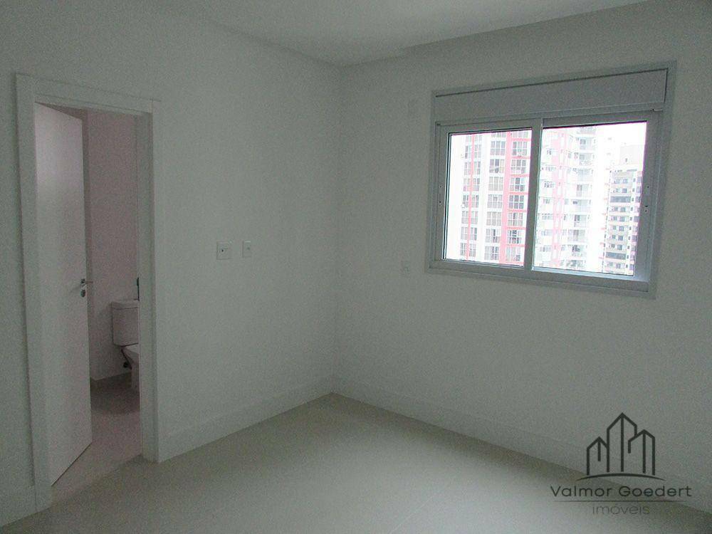 Apartamento à venda com 3 quartos, 128m² - Foto 8