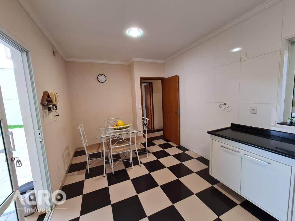 Casa à venda com 3 quartos, 275m² - Foto 14