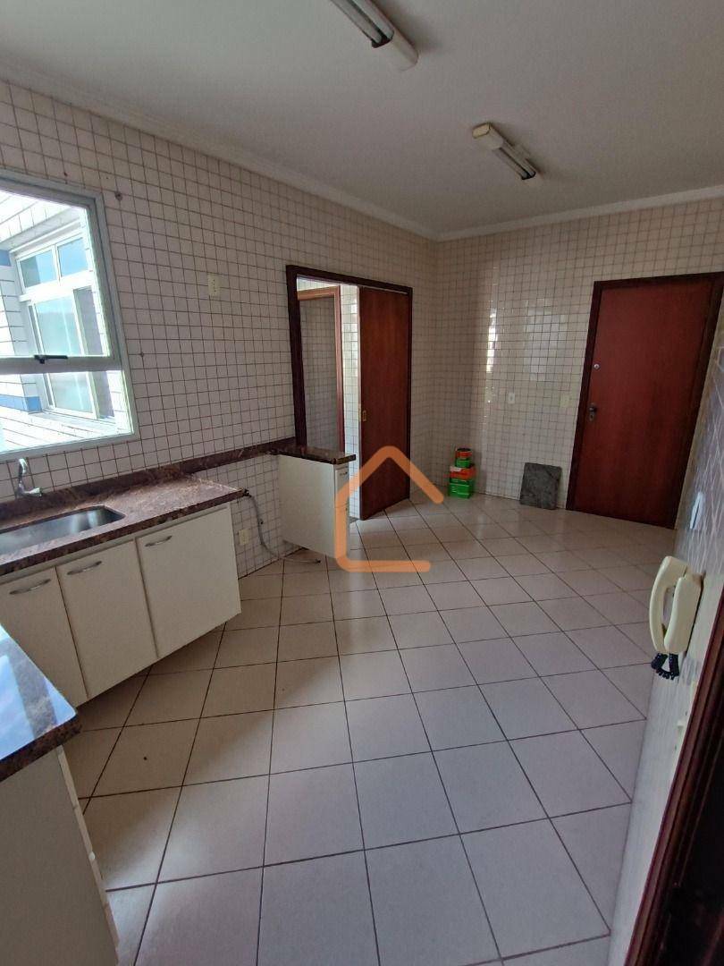 Apartamento para alugar com 3 quartos, 149m² - Foto 12