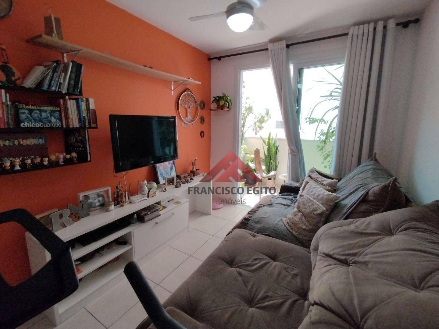 Apartamento à venda com 2 quartos, 62m² - Foto 3