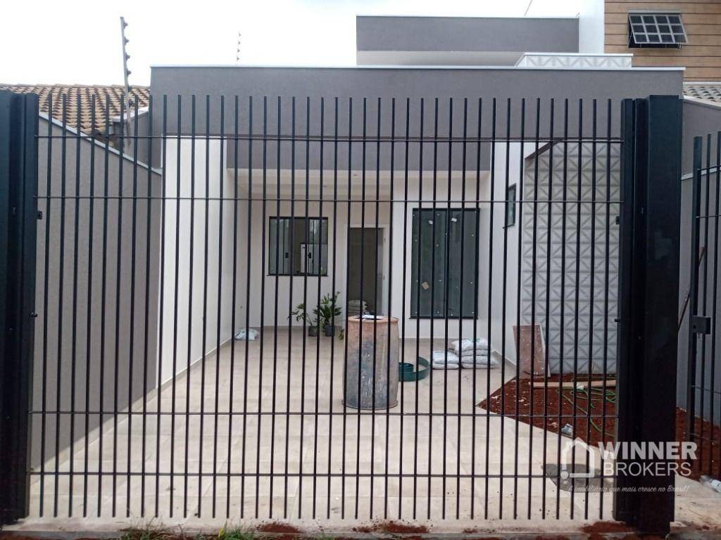 Casa à venda com 3 quartos, 70m² - Foto 1