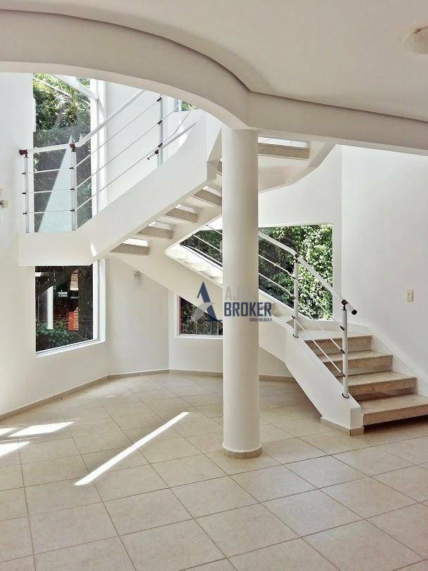 Casa de Condomínio à venda com 3 quartos, 300m² - Foto 4