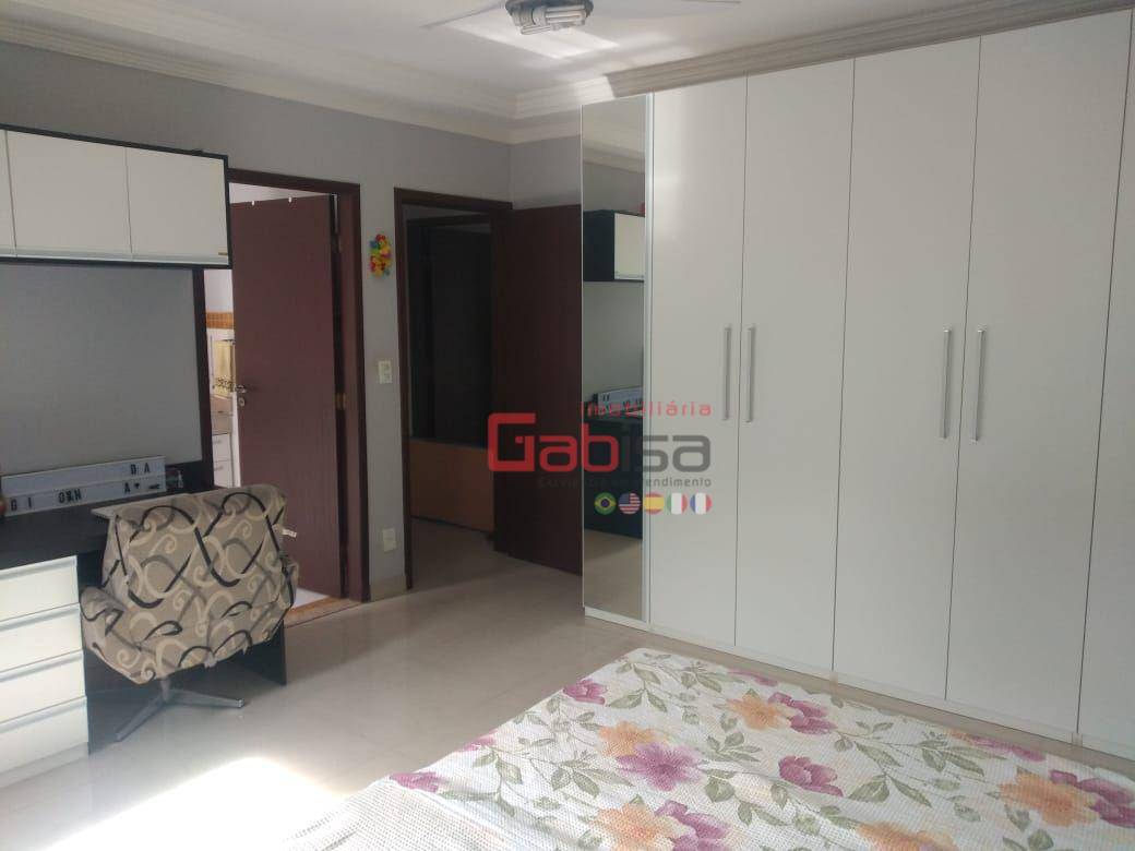 Casa à venda com 3 quartos, 240m² - Foto 14