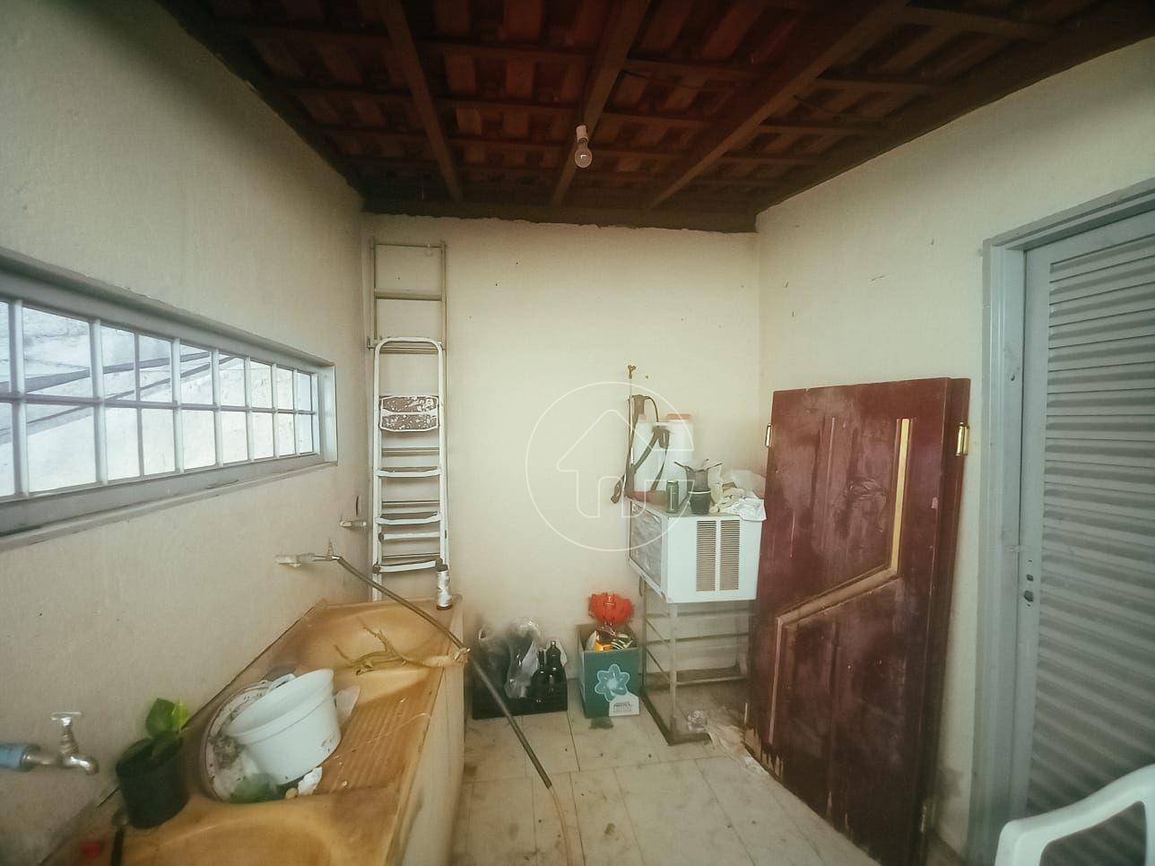 Casa à venda com 3 quartos, 300m² - Foto 15