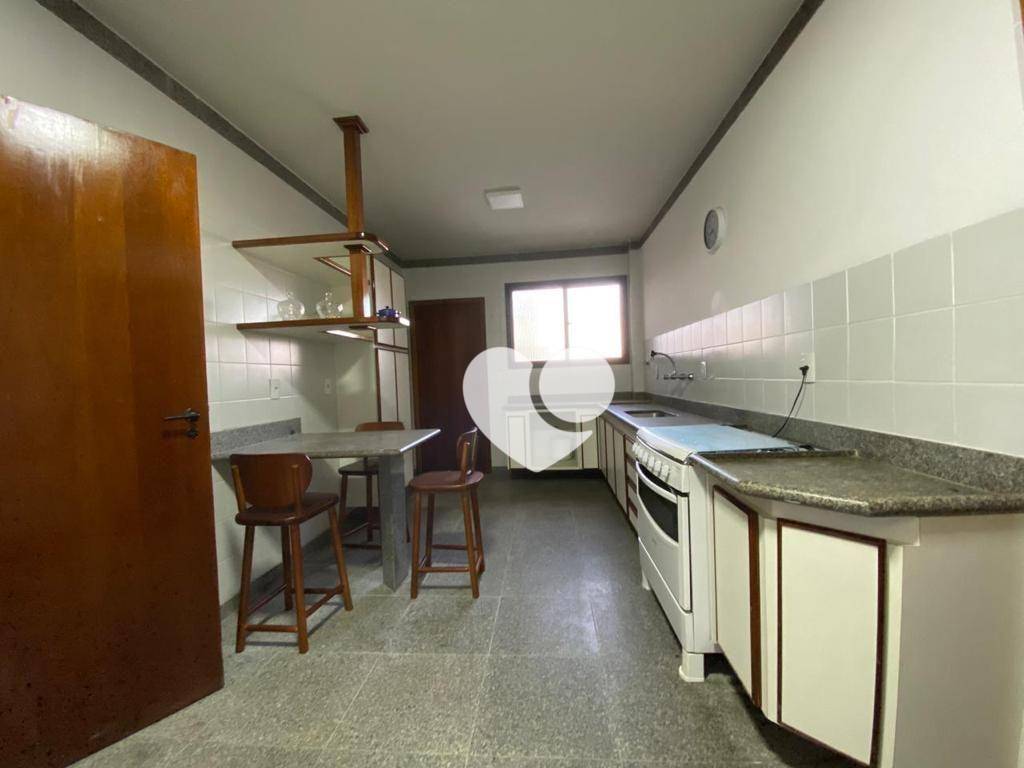 Apartamento à venda com 4 quartos, 250m² - Foto 4