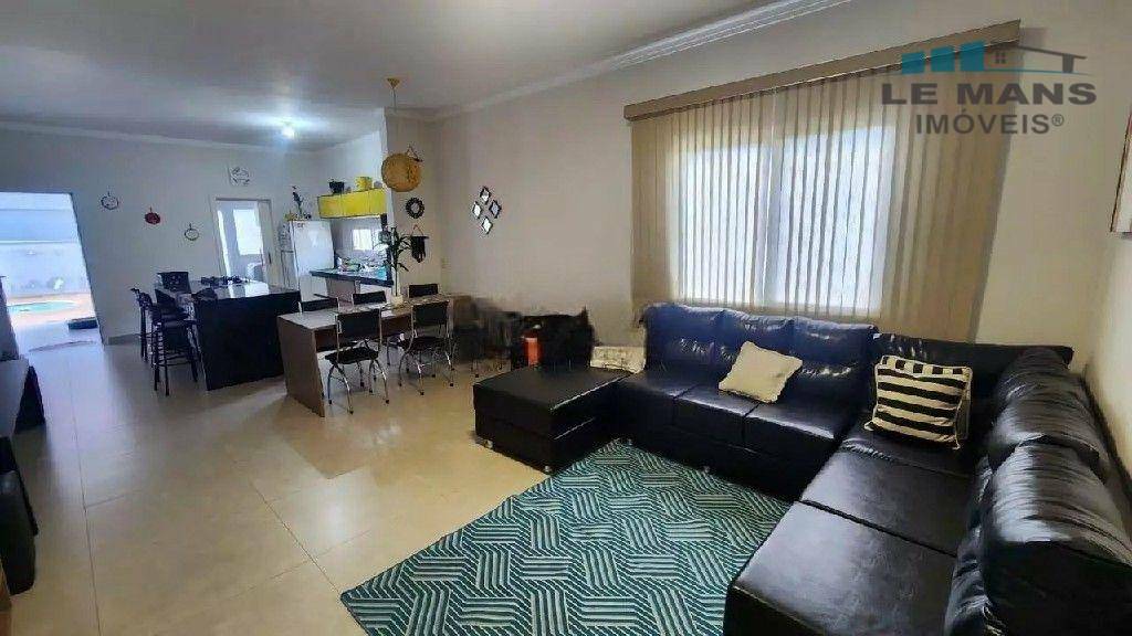 Casa de Condomínio à venda com 3 quartos, 220m² - Foto 2