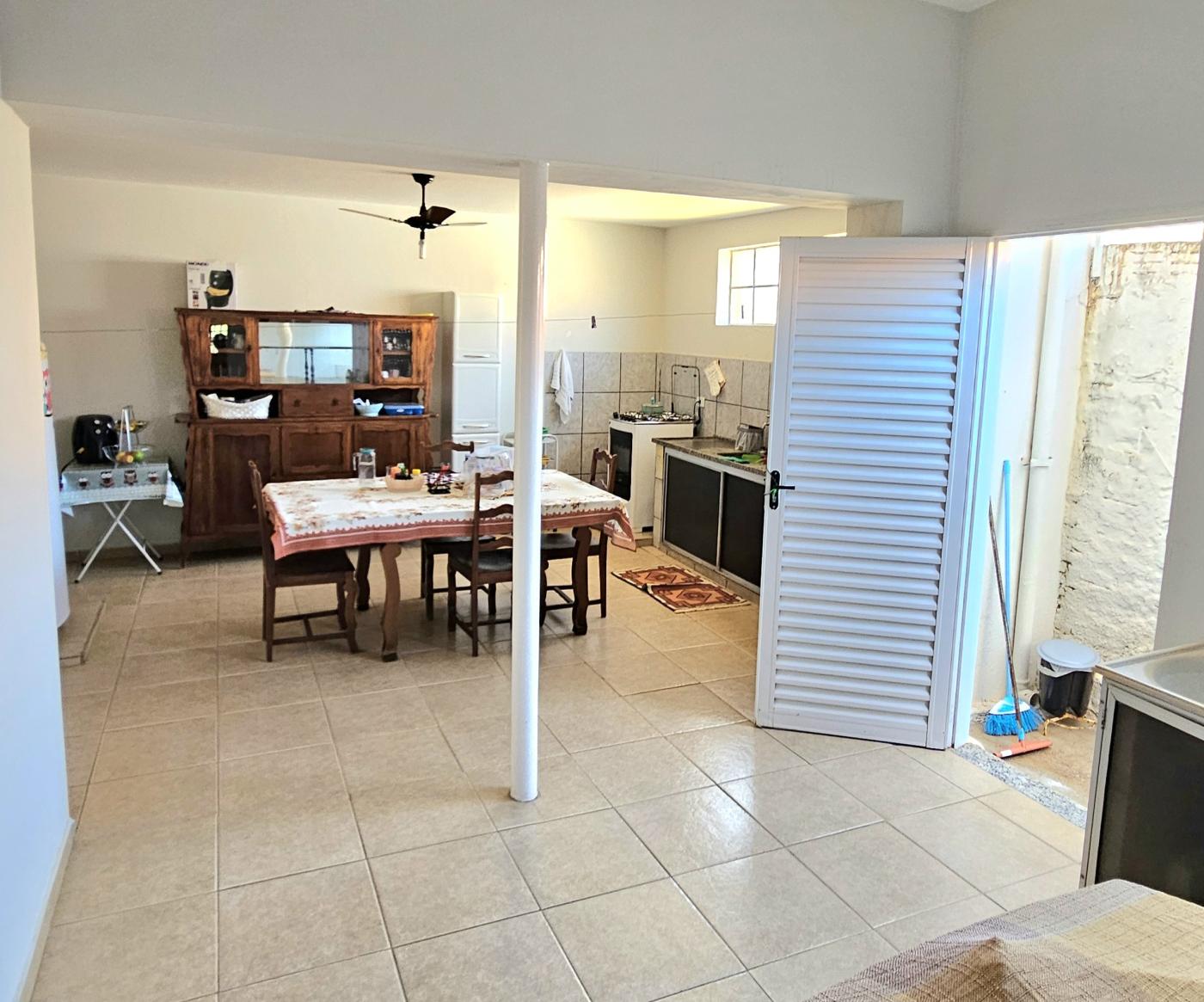 Casa à venda com 3 quartos, 244m² - Foto 3