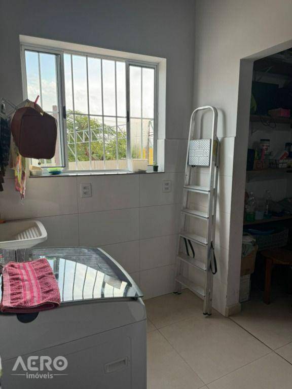 Casa à venda com 2 quartos, 200m² - Foto 9