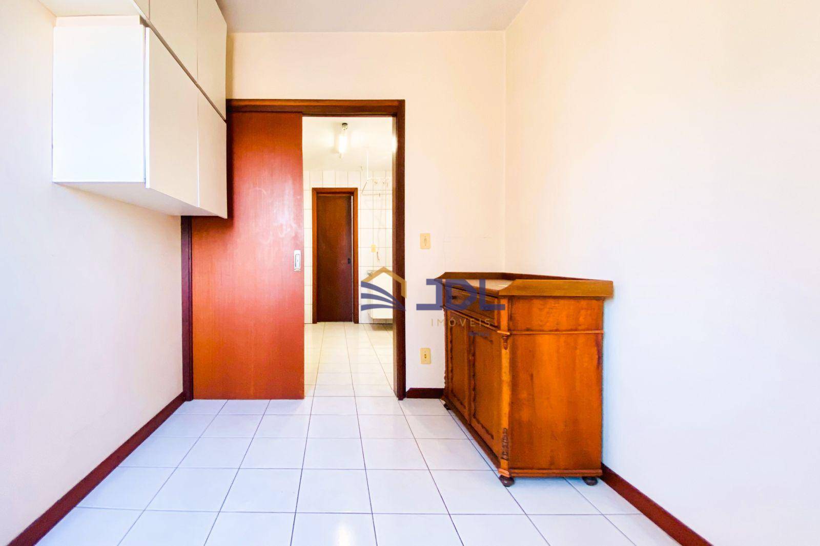 Apartamento à venda com 3 quartos, 130m² - Foto 4