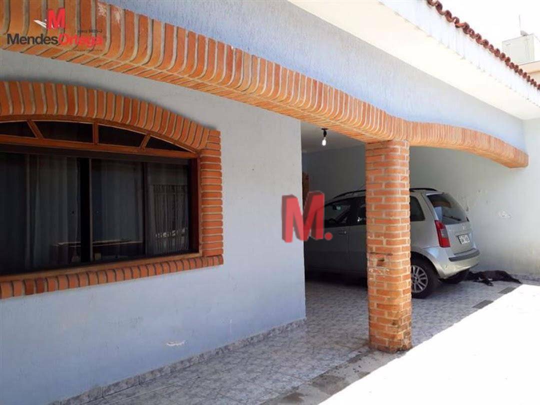 Casa à venda com 3 quartos, 208m² - Foto 1