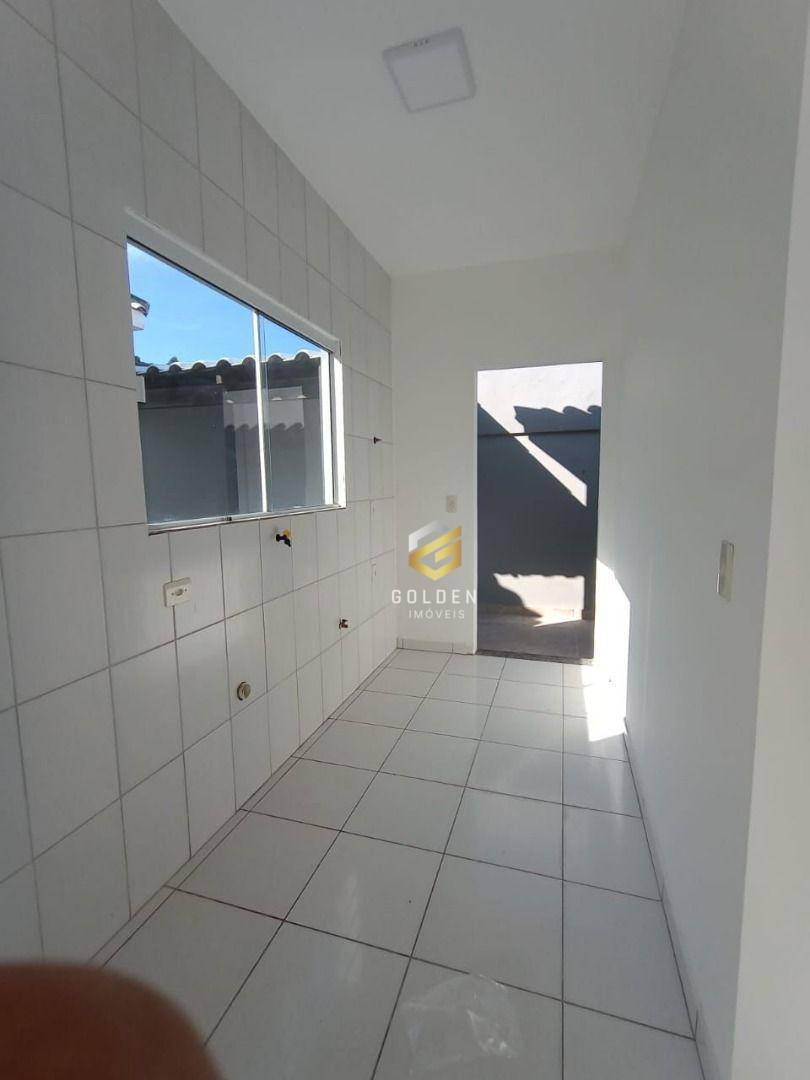 Casa à venda com 2 quartos, 55m² - Foto 12