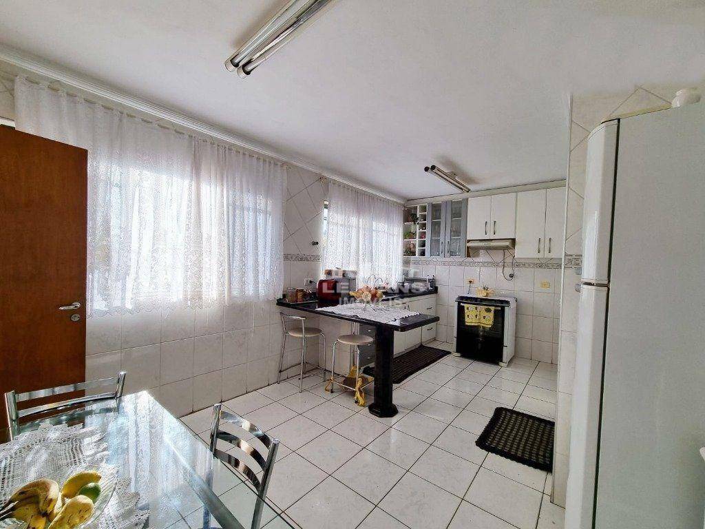 Casa à venda com 4 quartos, 210m² - Foto 14