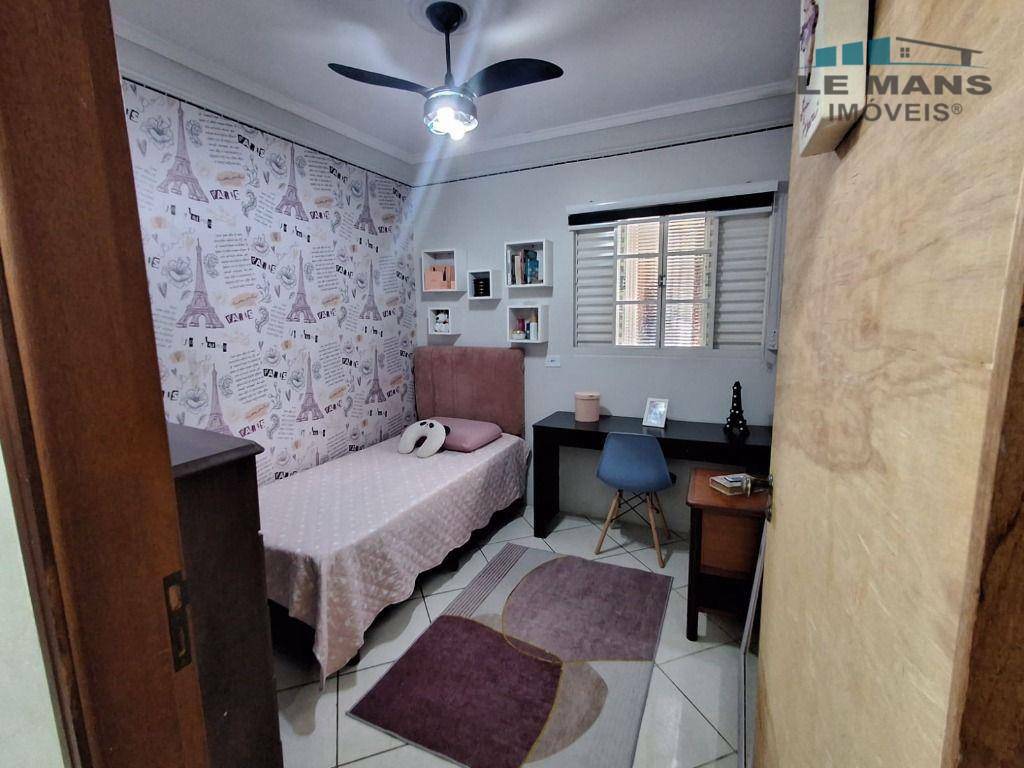 Casa à venda com 3 quartos, 200m² - Foto 14