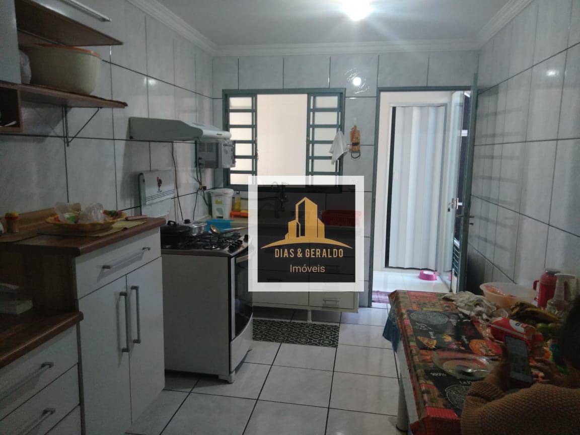 Sobrado à venda com 3 quartos, 200m² - Foto 12