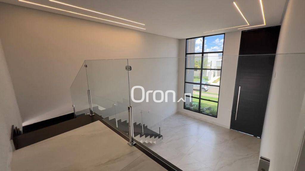 Sobrado à venda com 4 quartos, 270m² - Foto 1