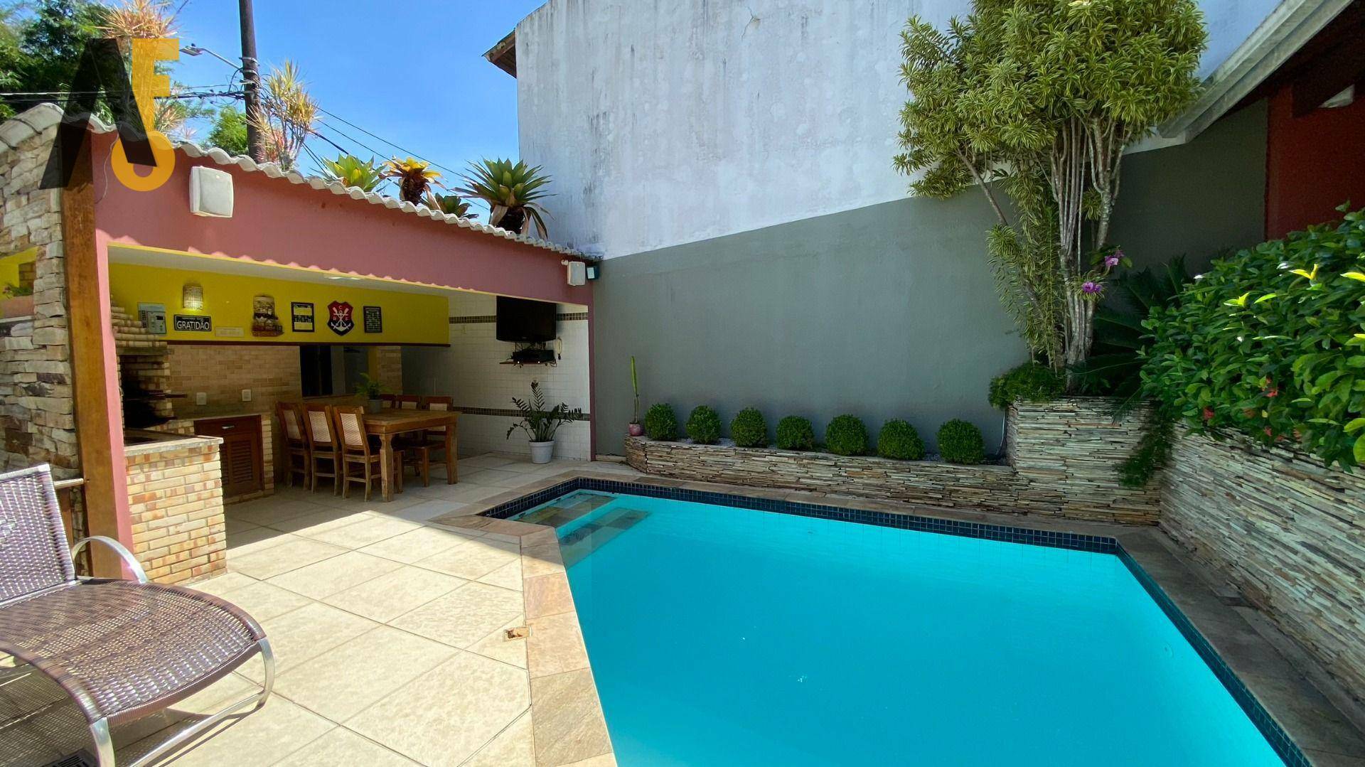 Casa de Condomínio à venda com 3 quartos, 259m² - Foto 4