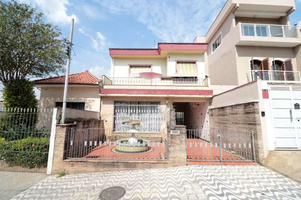 Sobrado à venda com 4 quartos, 210m² - Foto 1