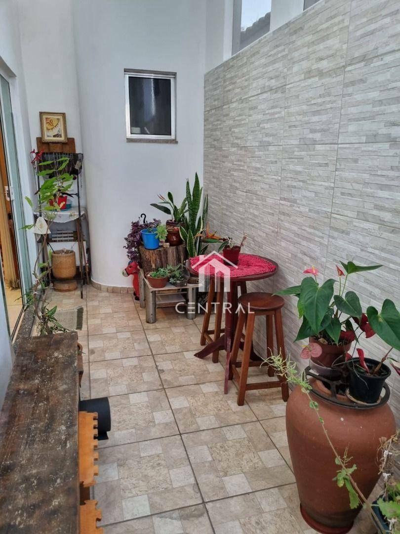 Casa de Condomínio à venda com 3 quartos, 240m² - Foto 4