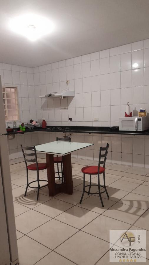 Casa à venda com 3 quartos, 450m² - Foto 11