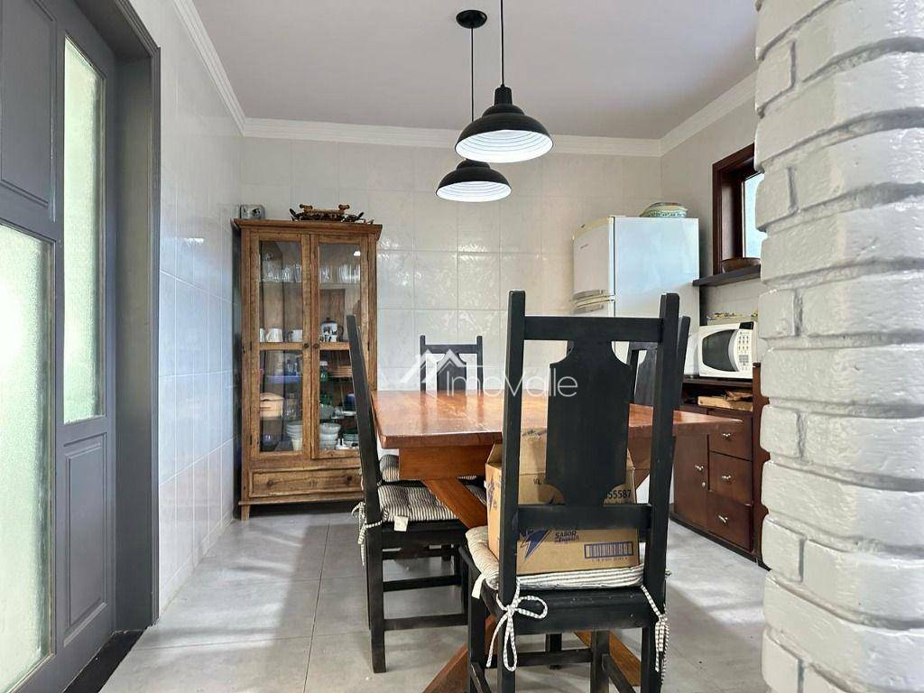 Casa à venda e aluguel com 3 quartos, 375m² - Foto 8