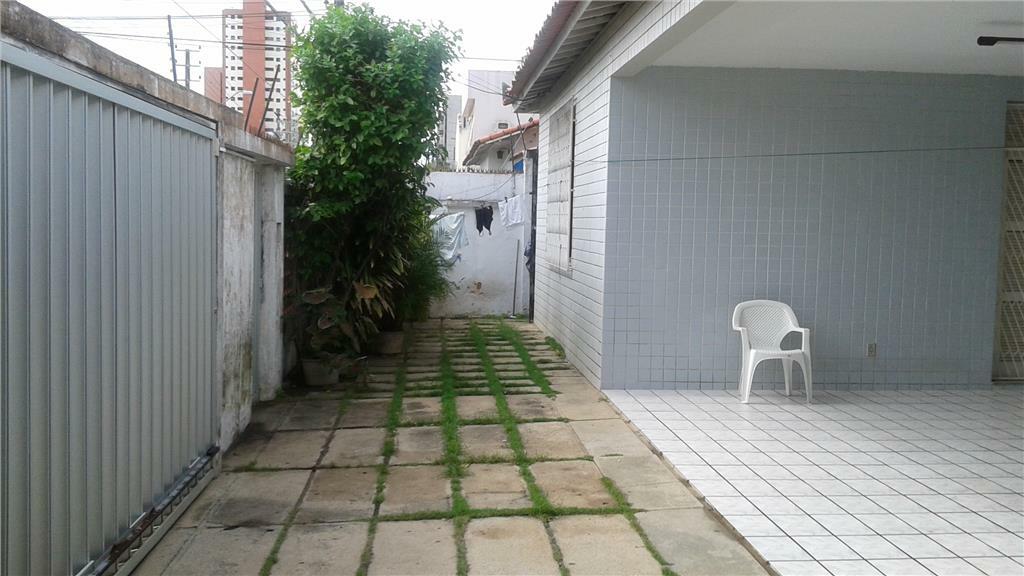 Casa à venda com 6 quartos, 250m² - Foto 3