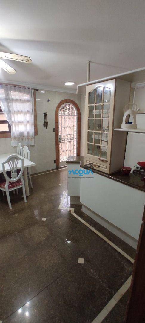 Casa de Condomínio à venda com 6 quartos, 200m² - Foto 8