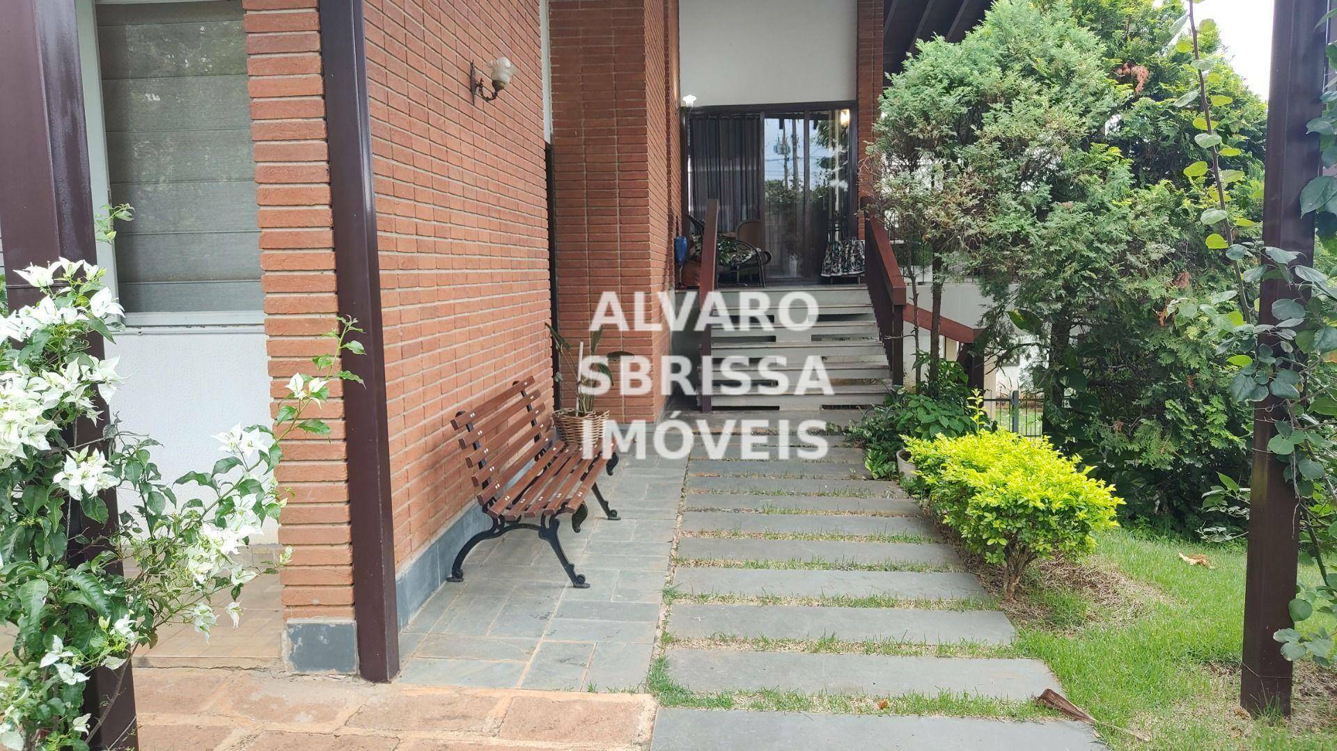 Casa para alugar com 4 quartos, 520m² - Foto 2