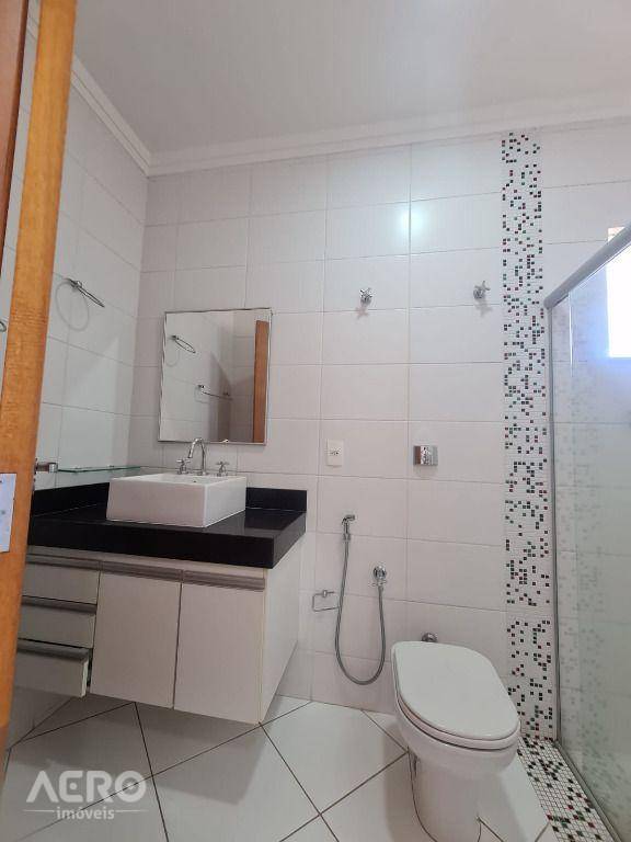 Casa à venda com 3 quartos, 340m² - Foto 8