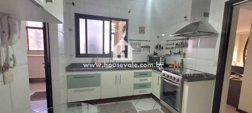 Apartamento à venda com 3 quartos, 143m² - Foto 12