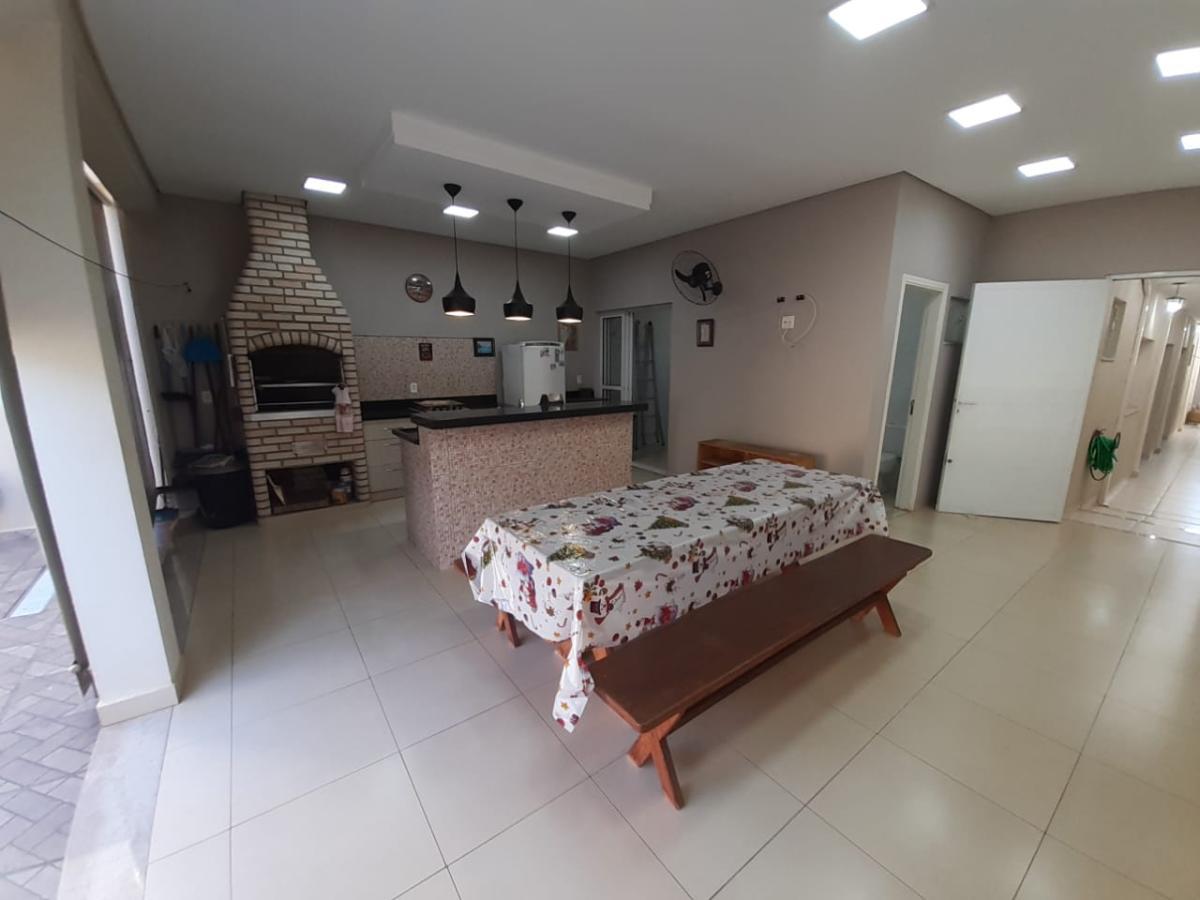 Casa à venda com 3 quartos, 336m² - Foto 1