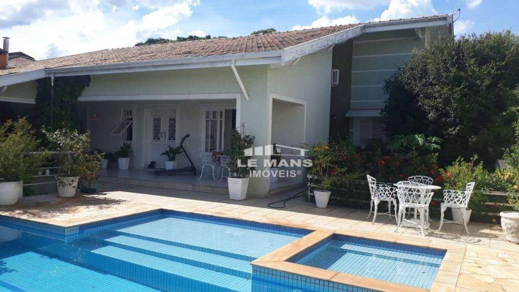 Casa, 5 quartos, 215 m² - Foto 1