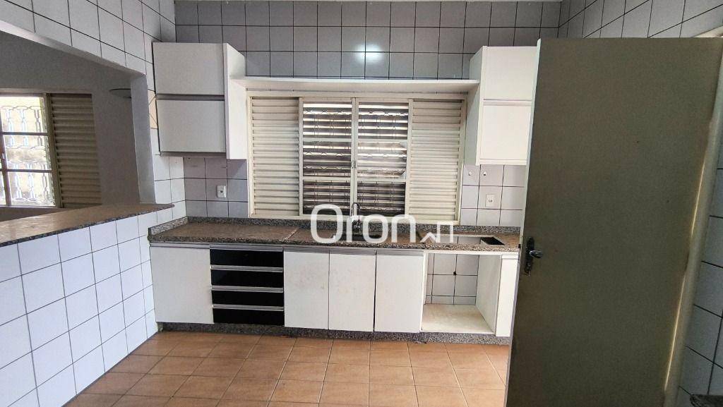 Sobrado à venda com 5 quartos, 200m² - Foto 9