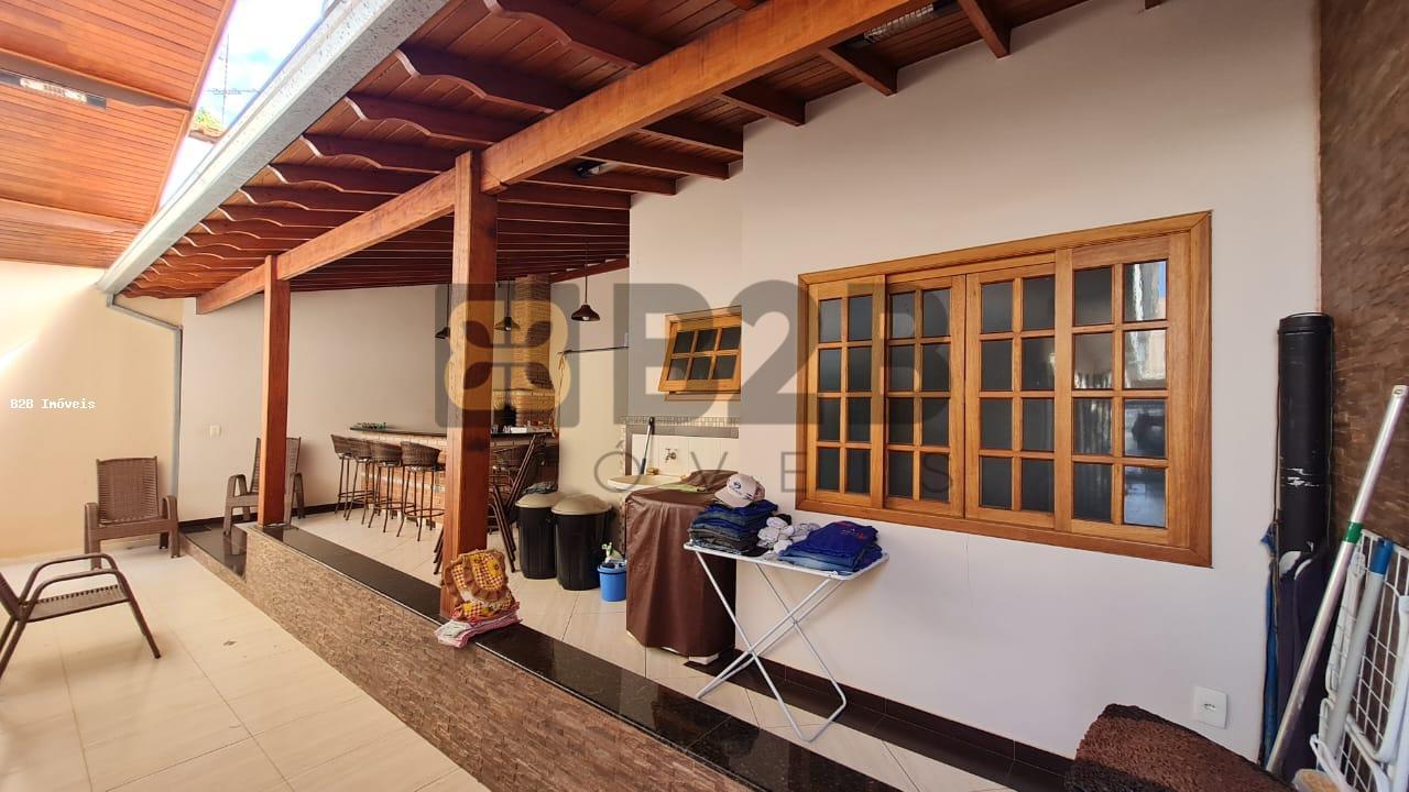 Casa à venda com 3 quartos, 210m² - Foto 12