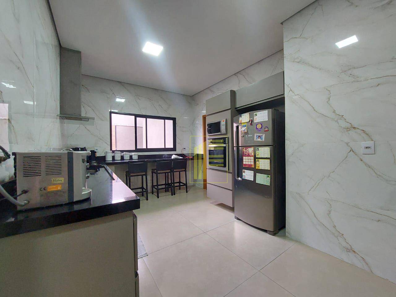 Casa de Condomínio para alugar com 3 quartos, 290m² - Foto 17