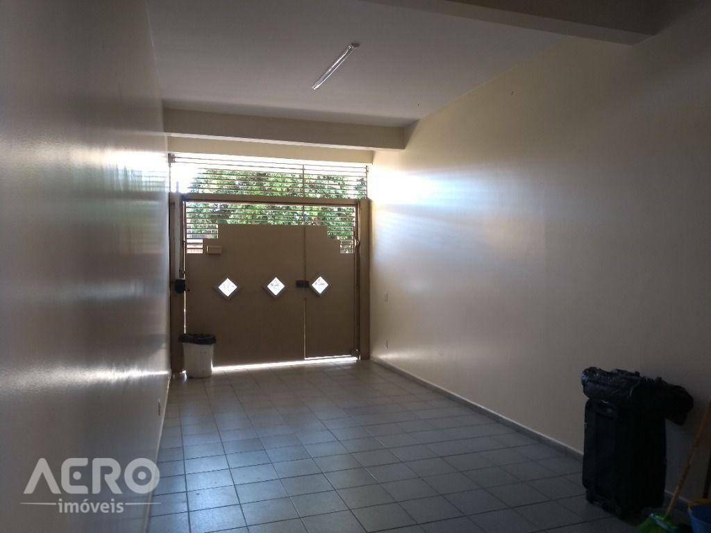 Casa à venda com 3 quartos, 218m² - Foto 10