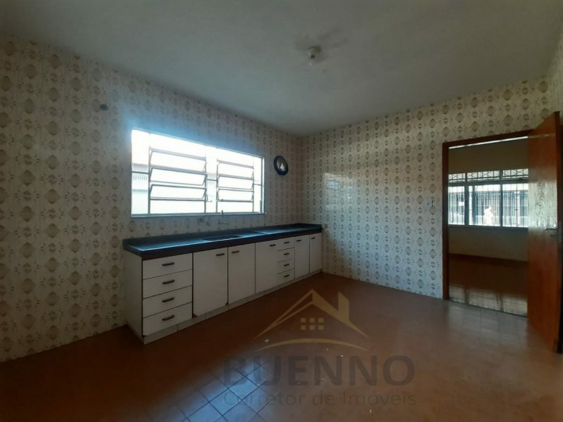 Casa à venda com 3 quartos, 128m² - Foto 1