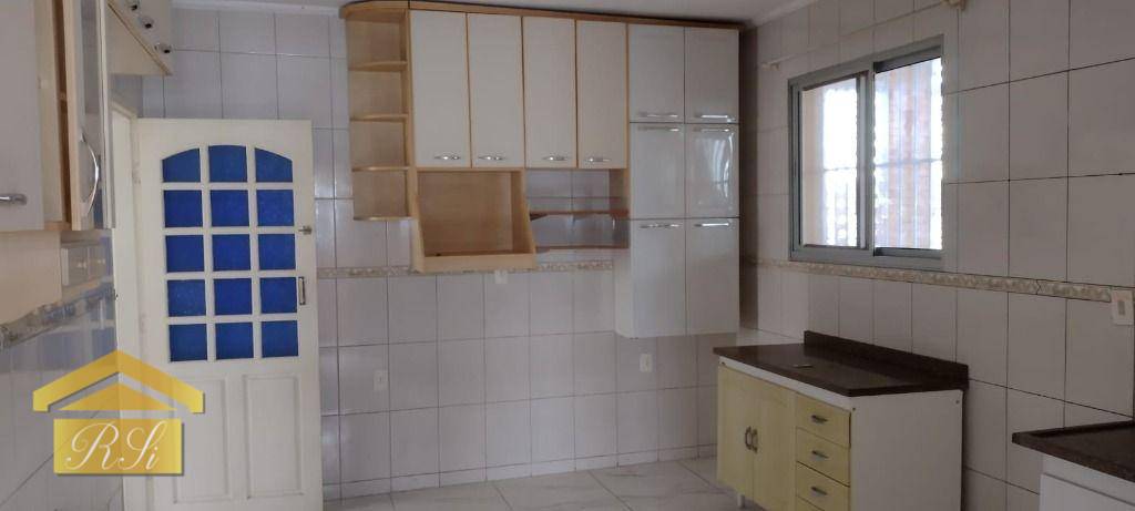 Sobrado à venda com 3 quartos, 200m² - Foto 3