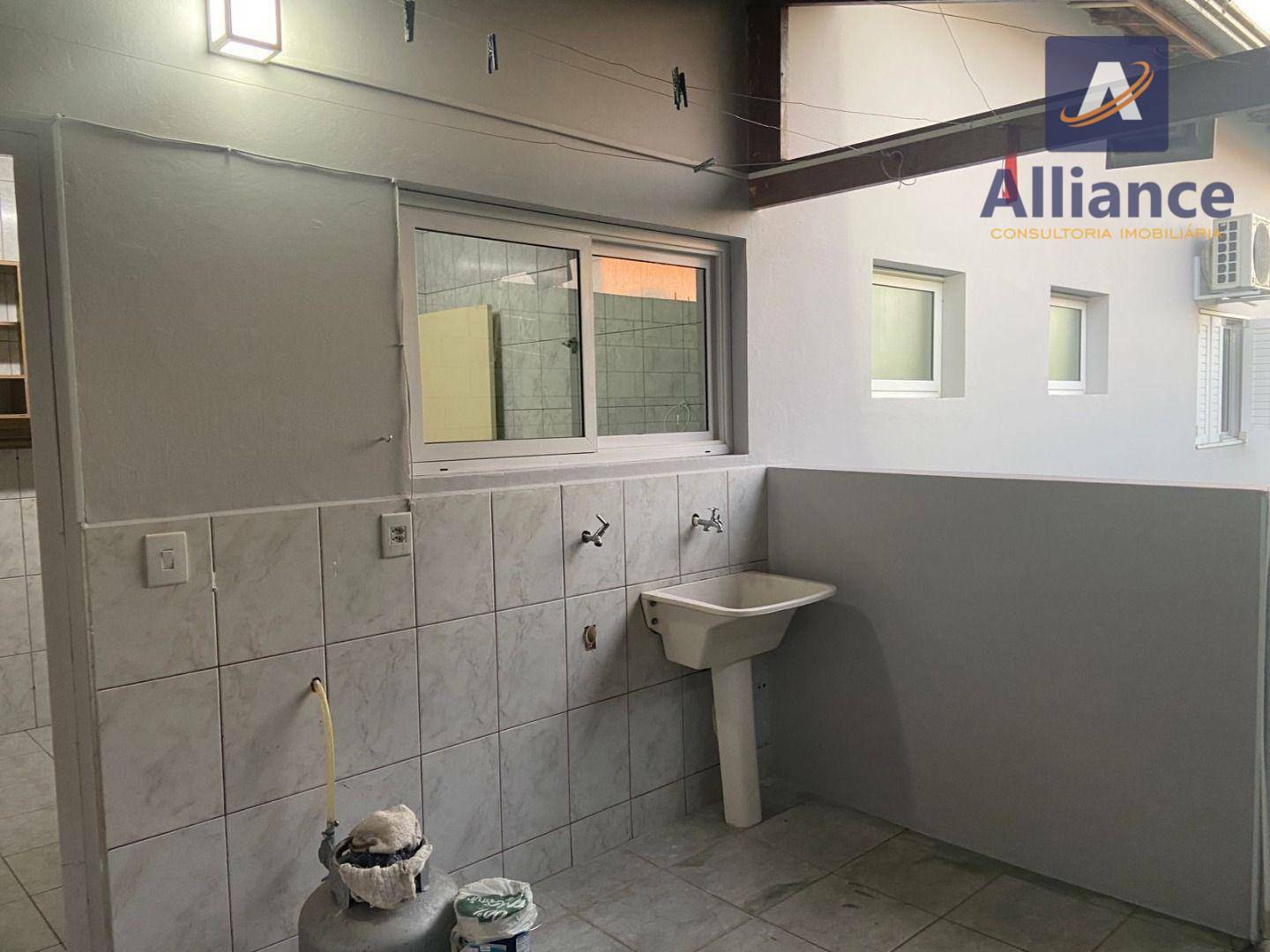 Casa de Condomínio para alugar com 3 quartos, 170m² - Foto 13