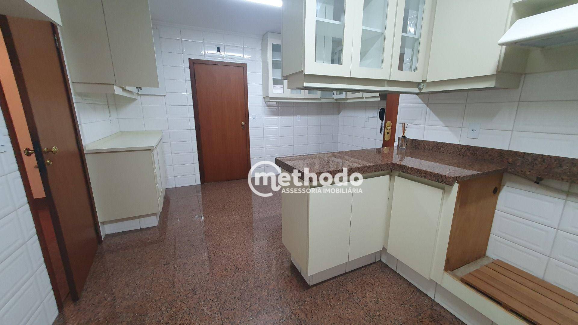 Apartamento para alugar com 4 quartos, 235m² - Foto 11