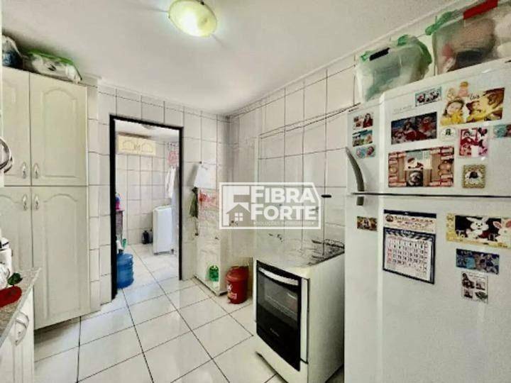 Apartamento à venda com 3 quartos, 77m² - Foto 7