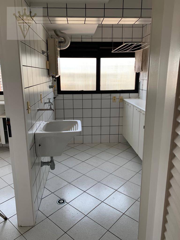 Apartamento para alugar com 3 quartos, 126m² - Foto 11