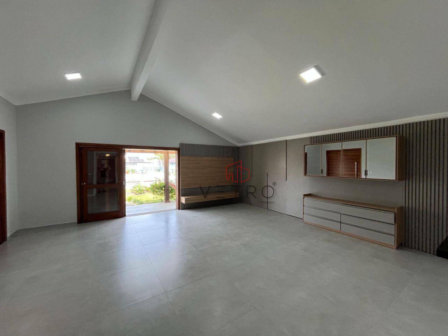 Casa à venda com 3 quartos, 194m² - Foto 2