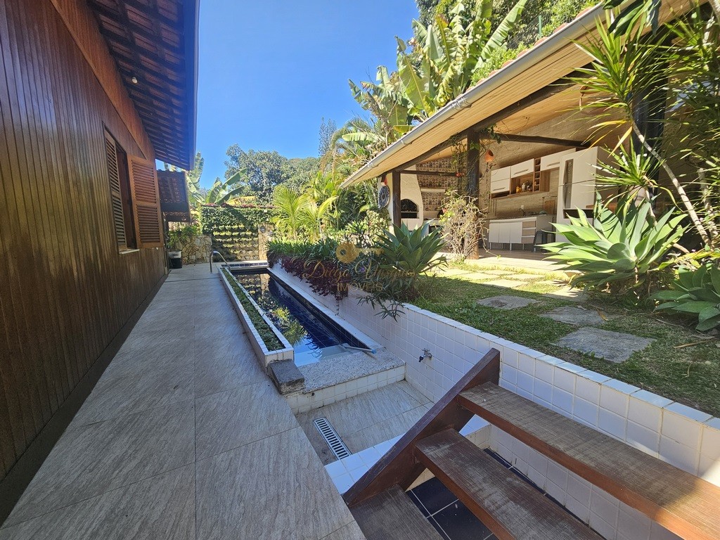 Casa à venda com 5 quartos, 271m² - Foto 4