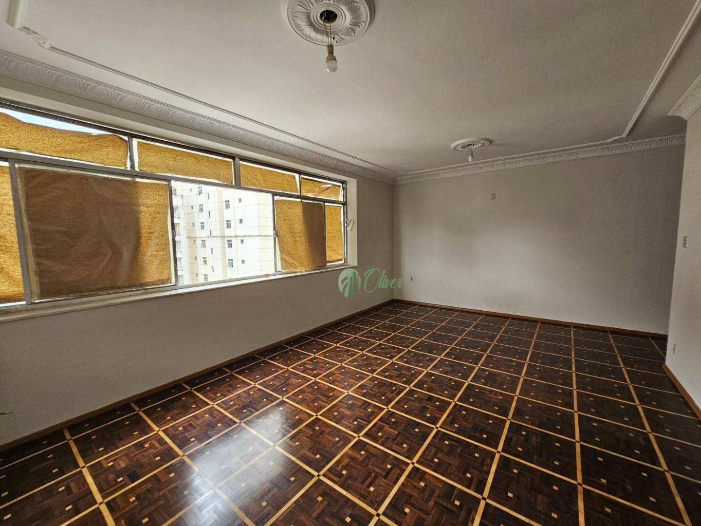 Apartamento à venda com 3 quartos, 162m² - Foto 2