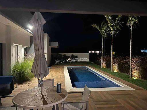 Casa de Condomínio à venda com 3 quartos, 248m² - Foto 1