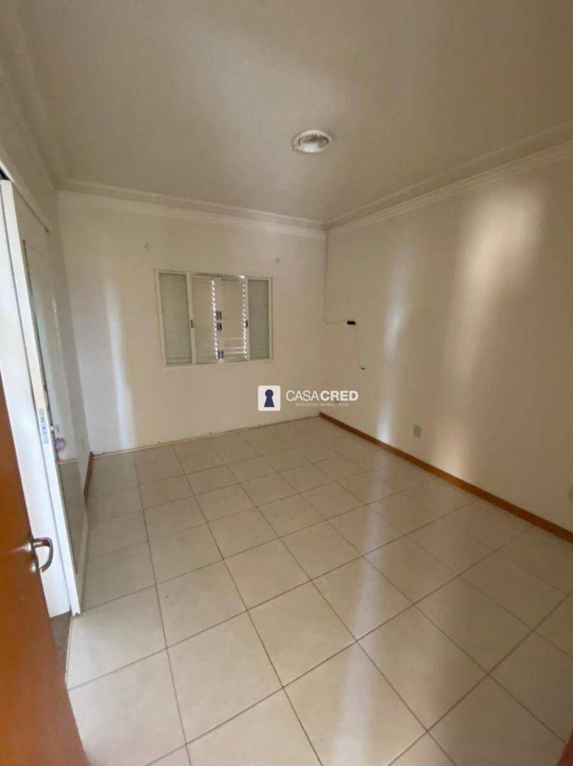 Casa à venda com 6 quartos, 440m² - Foto 4