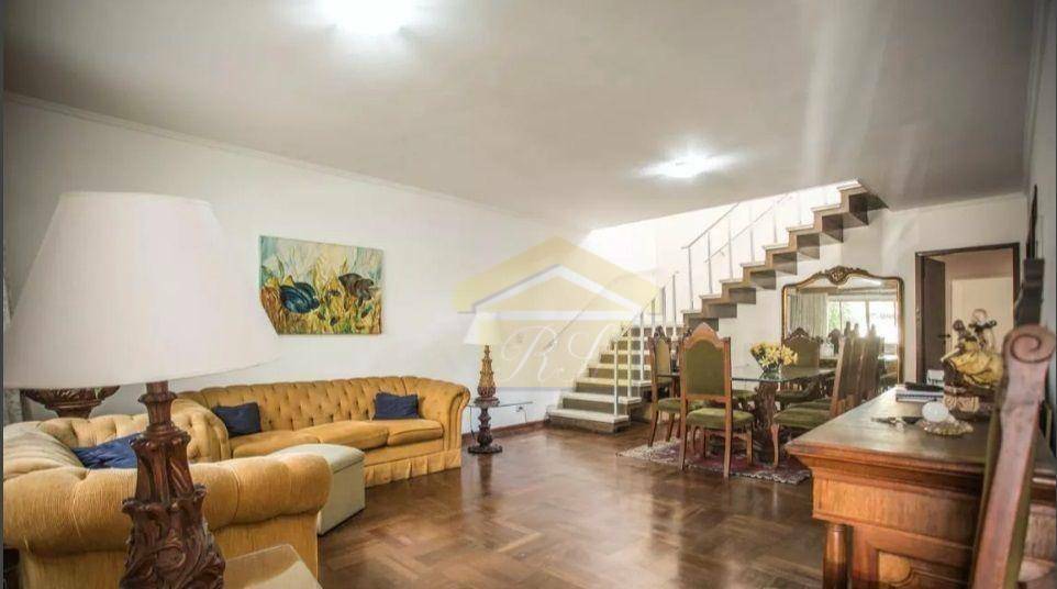 Sobrado à venda com 5 quartos, 260m² - Foto 1