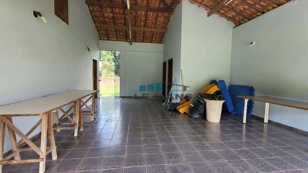 Casa à venda com 3 quartos, 258m² - Foto 4